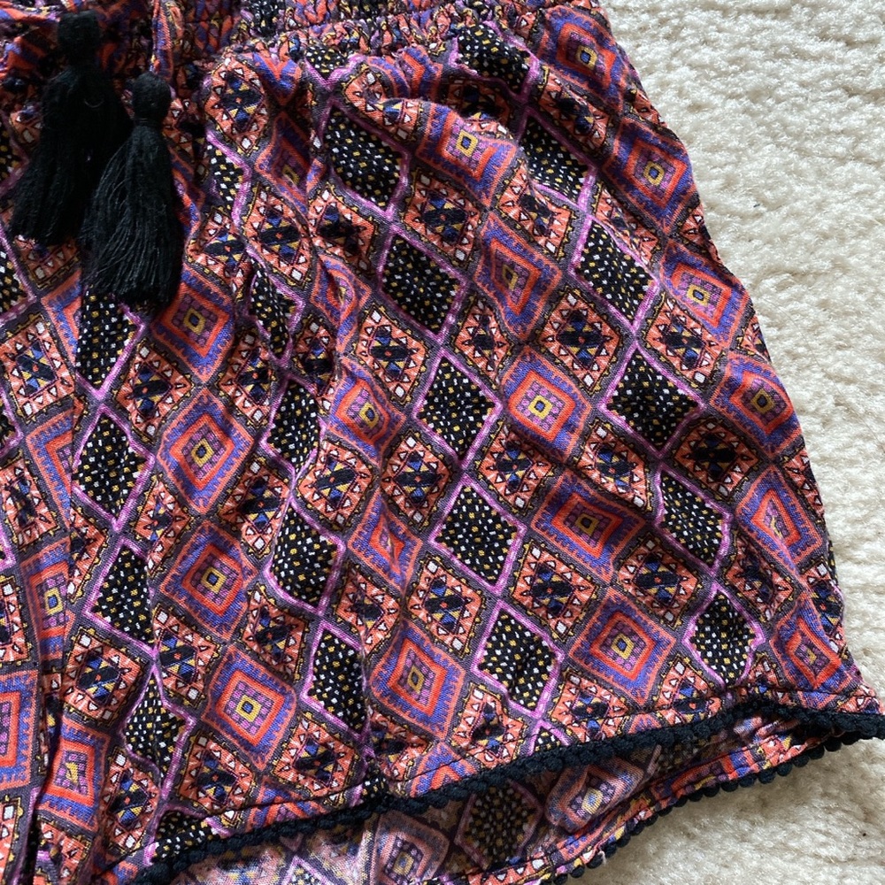 Patterned Drawstring Shorts - Picture 2 of 4
